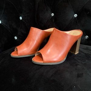 SEVEN7FOOTWEAR - Mexx Mule Color: Papaya